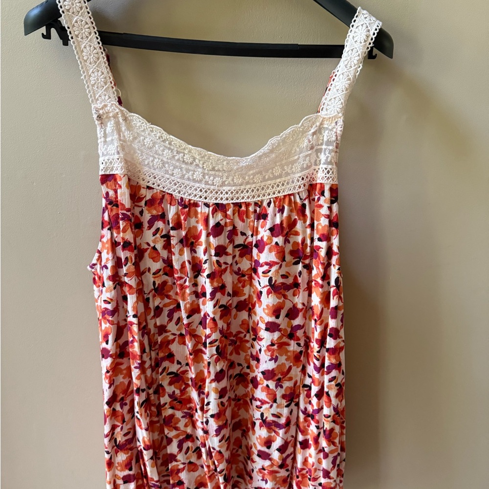 Torrid Size 1x Worn Once Floral Sleeveless Top with Lace Trim